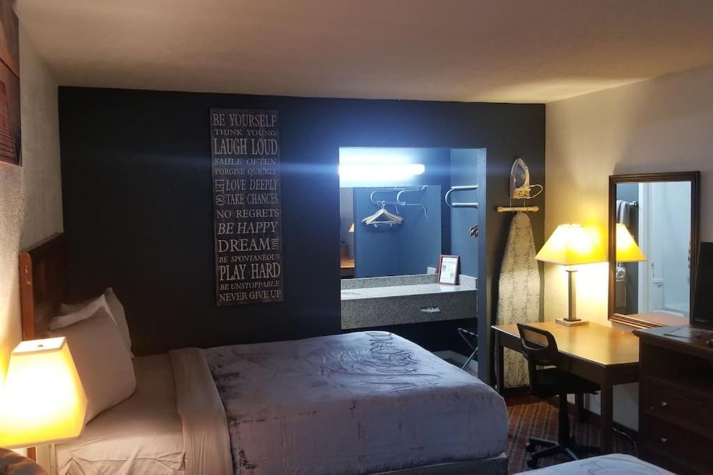 Osu King Bed Hotel Room 109 Wi-Fi Booking Stillwater Buitenkant foto