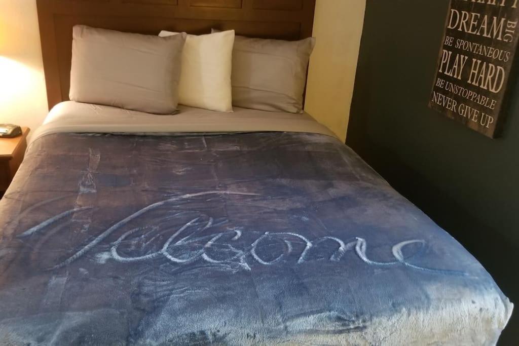 Osu King Bed Hotel Room 109 Wi-Fi Booking Stillwater Buitenkant foto