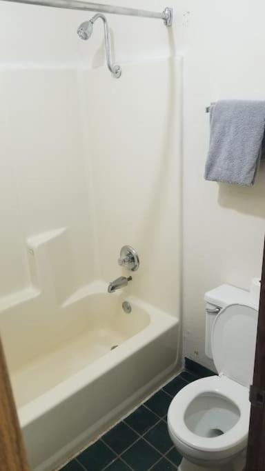 Osu King Bed Hotel Room 109 Wi-Fi Booking Stillwater Buitenkant foto