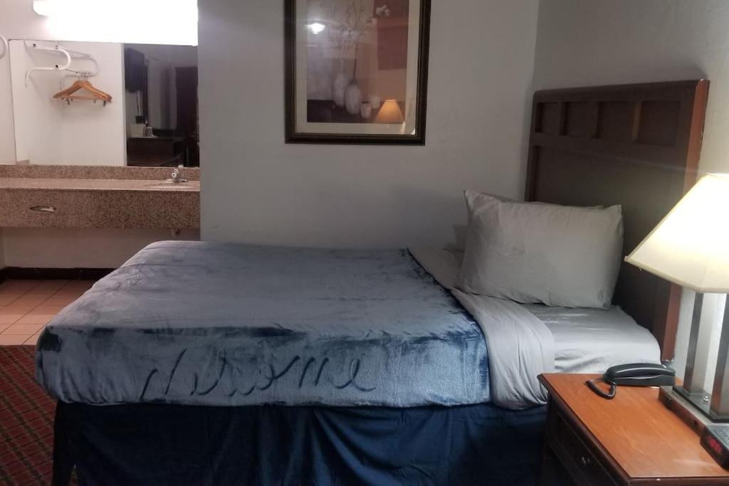 Osu King Bed Hotel Room 109 Wi-Fi Booking Stillwater Buitenkant foto
